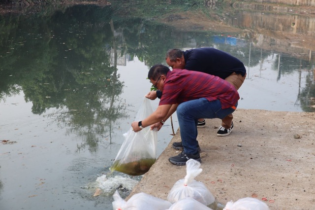Tebar 10 Ribu Bibit Ikan di Sungai Bekasi, Sekjen PDIP Bangun Tradisi Merawat Pertiwi