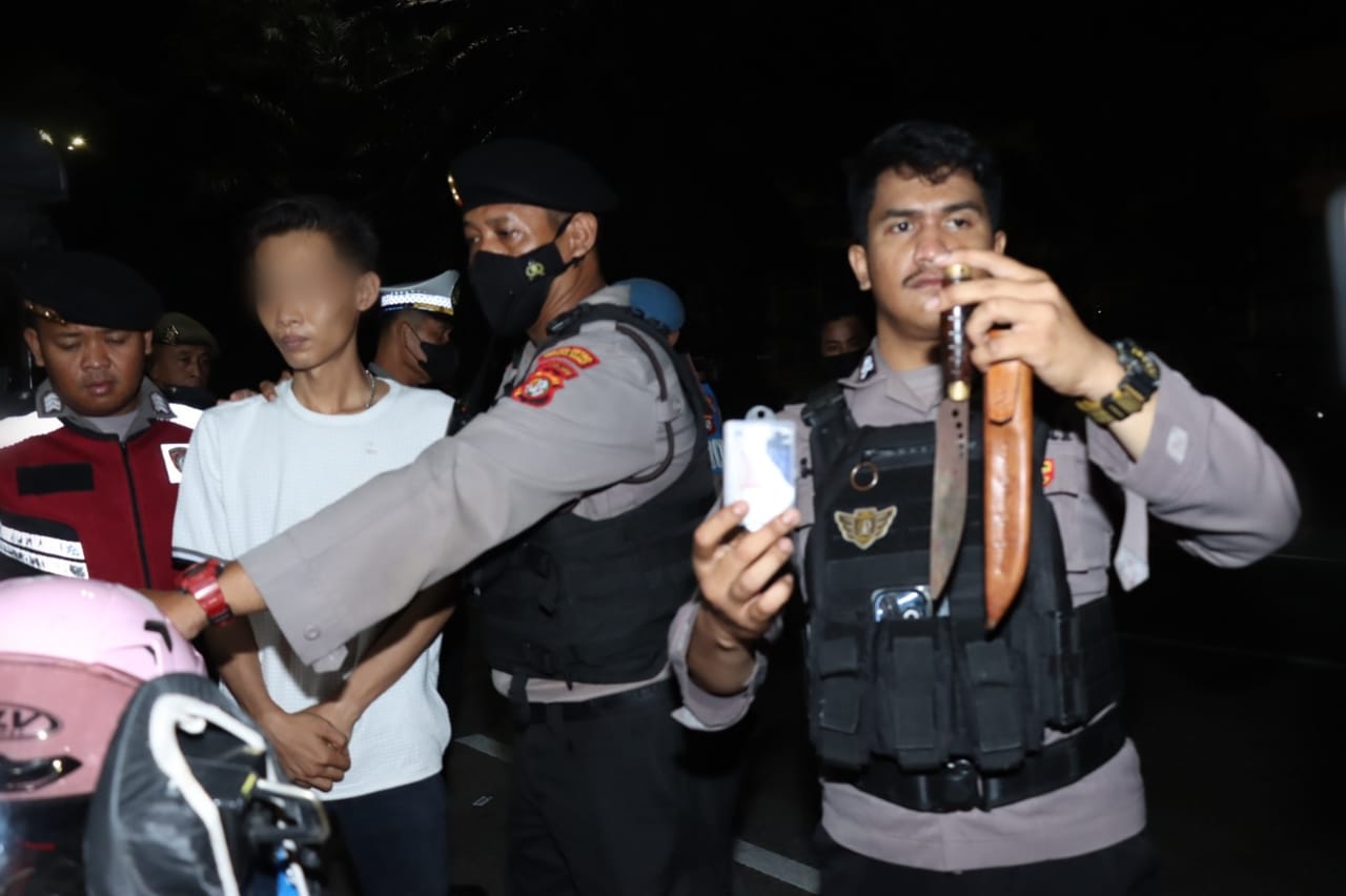 Belati, Narkoba, dan Dua Orang Tersangka!