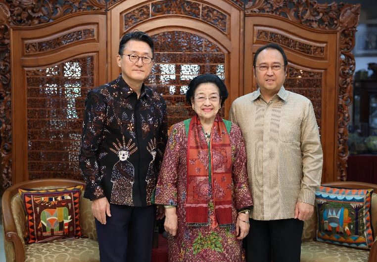 Megawati Soekarnoputri Terima Dubes Korsel dan UEA, Ini yang Dibahas
