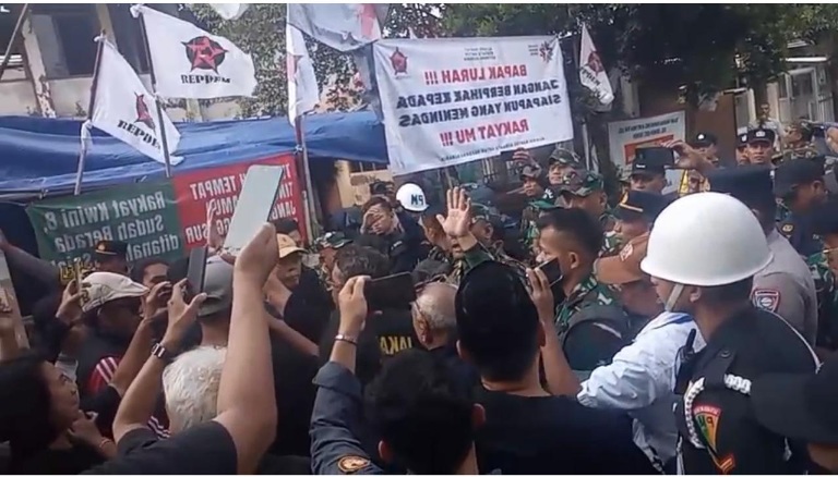 Warga Kwini 8 Senen Lawan Upaya Penggusuran oleh Kodam Jaya