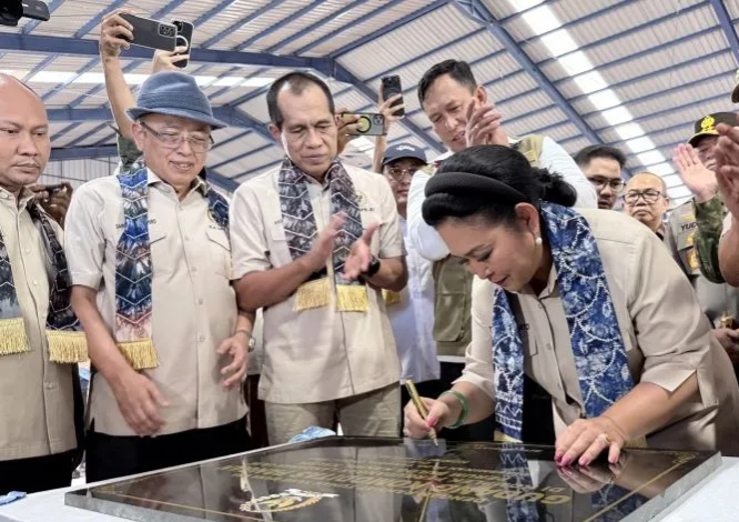 Perkuat Ketahanan Pangan, Titiek Soeharto Resmikan Gudang Bulog di Kalsel