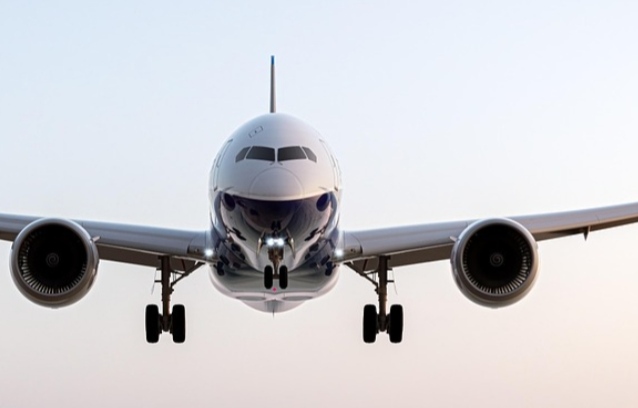 Boeing 737 Ditemukan di Laut Arab, Lima Awak Masih Dicari