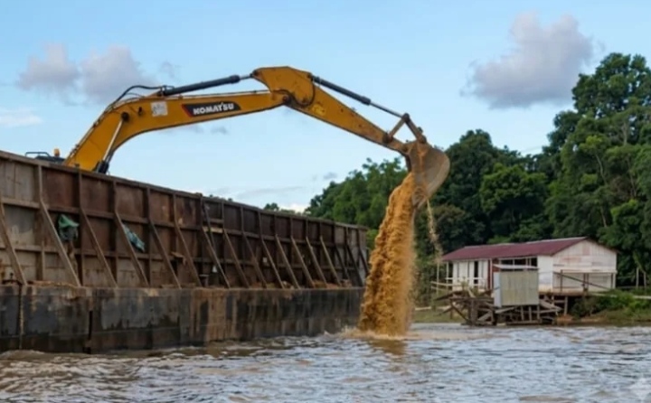 Dugaan Pembuangan Material ke Sungai Kapuas, Aktivitas PT KAN di Sanggau Tuai Sorotan Warga