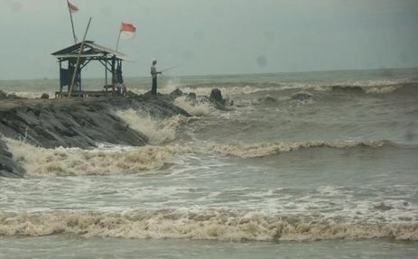 Gelombang Pasang dan Cuaca Ekstrem Picu Bencana Alam di Maluku