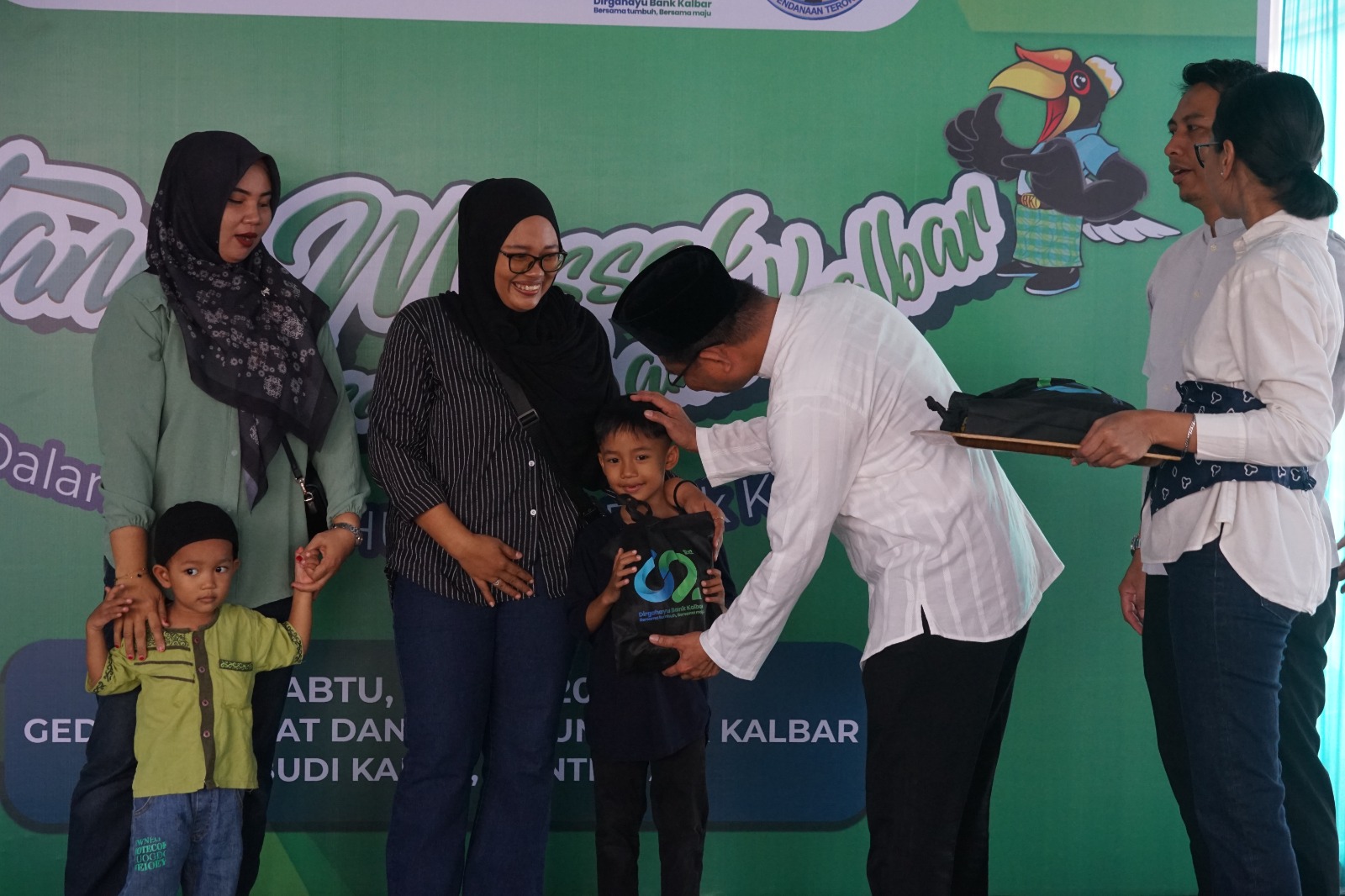 Bank Kalbar Gelar Khitanan Massal Bagi Ratusan Anak di Pontianak Peringati HUT ke 62
