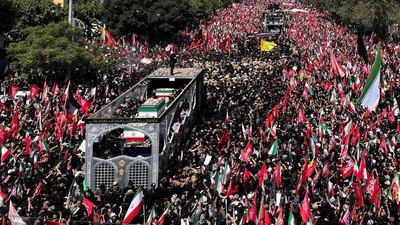 Puncak Prosesi Pemakaman Ayatollah Ali Khamenei Dimulai