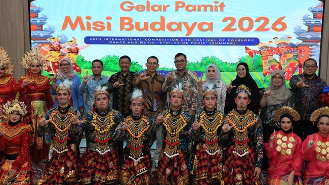 Lepas Misi Budasi SMA Labschool ke Paris, Menbud Fadli Zon: Budaya Adalah Soft Power Indonesia