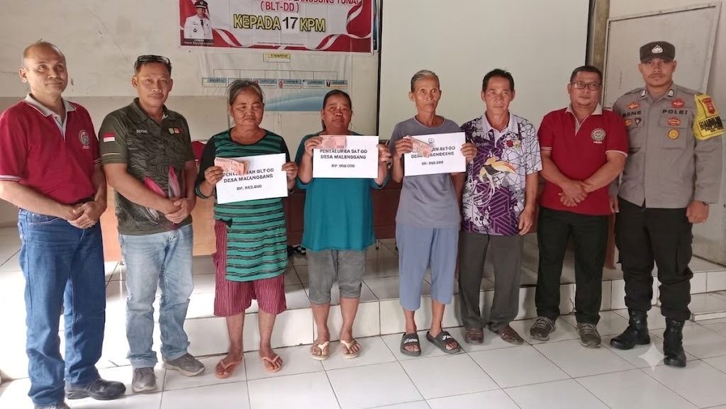Pemdes Salurkan BLT Dana Desa Malenggang Sebesar Puluhan Juta Untuk Warga Miskin Ekstrem