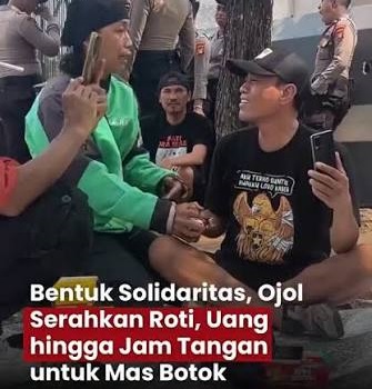 Kelompok Demo AMPB Pindah ke Rumah Keluarga Gus Dur Dikawal Ojol