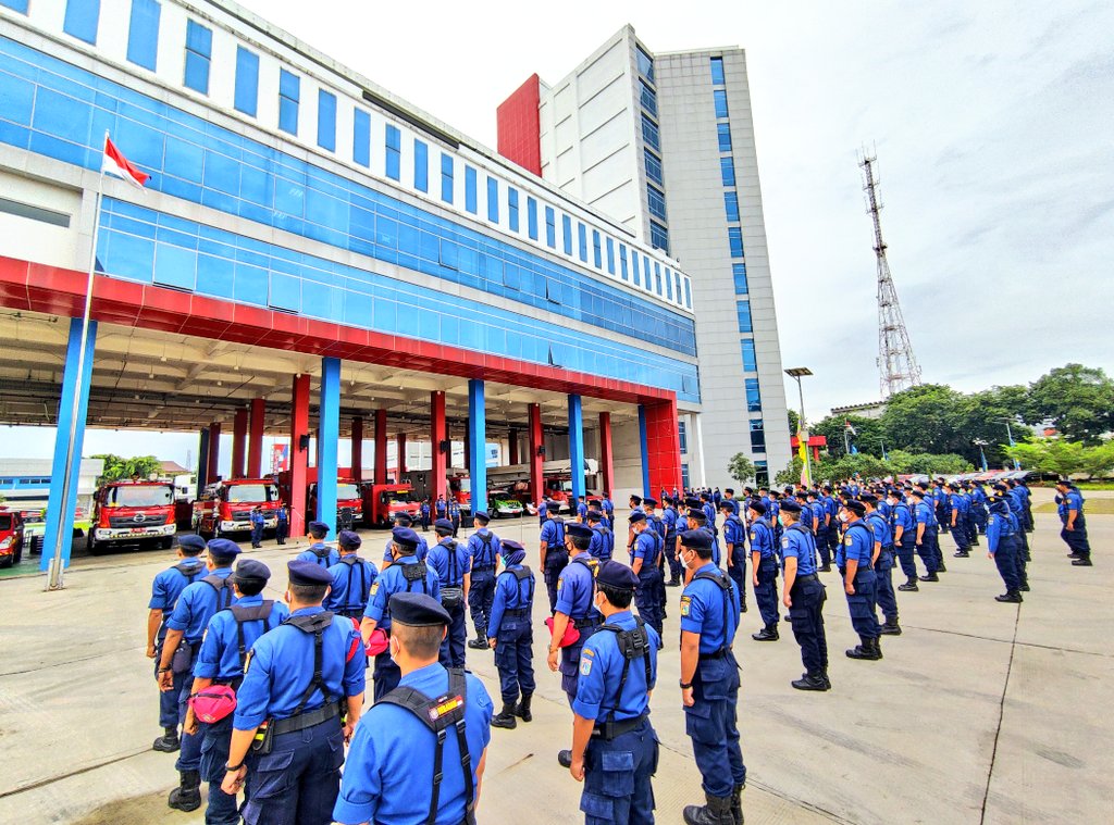 Sisir Kebakaran Gedung Bapenda DKI Jakarta, Sudin Gulkarmat Jakpus: Urai Tumpukan Kertas Cegah Api Kembali Menyala