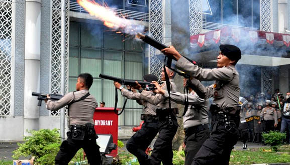 AWAS... Ditembak Gas Airmata di Demo DPR Besok