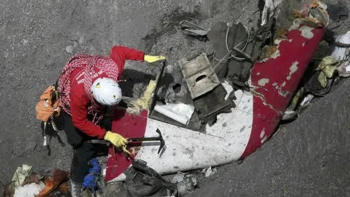 Kopilot Ini Sengaja Menjatuhkan Pesawat