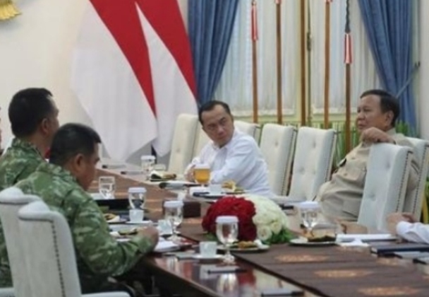 Prabowo Kumpulkan Pimpinan TNI di Istana