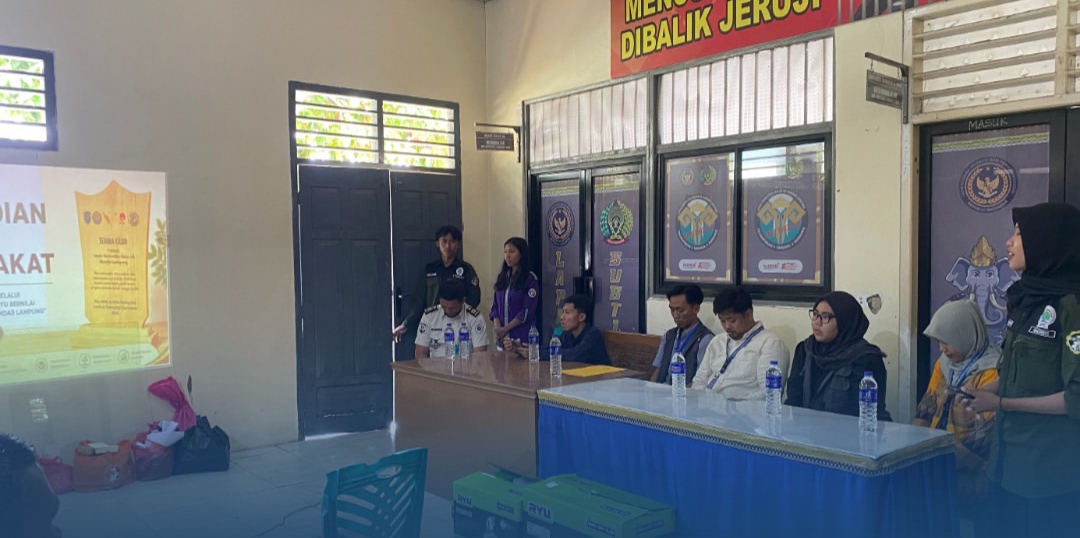 Mahasiswa Itera Lampung Bantu Pembuatan Plakat Sebagai Pelatihan Kemandirian Warga Binaan Lapas Narkotika