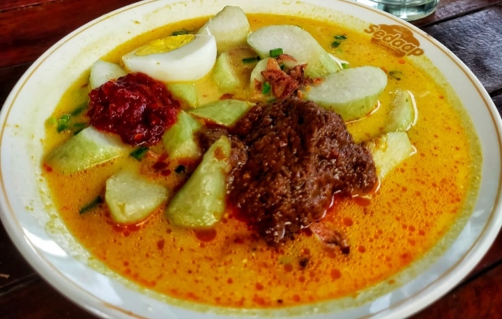 Lontong Sayur dan Negara yang Harus Dibersihkan