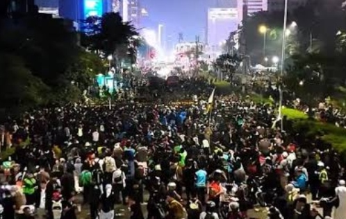 Demo BEM UI di Tosari Berakhir Diiringi Massa yang Nyanyikan "Indonesia Pusaka'