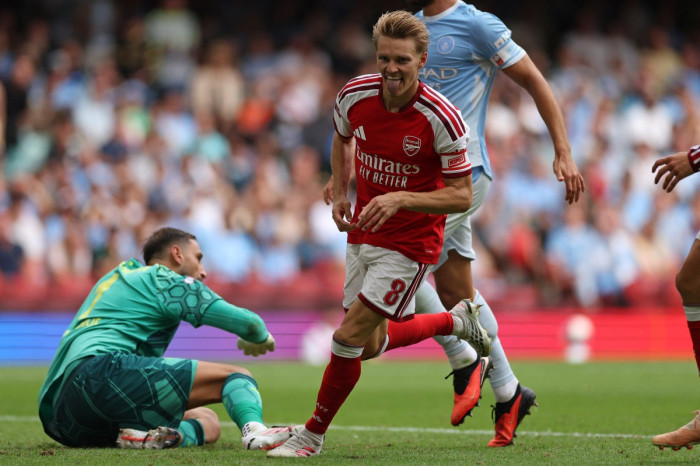 Juarai Community Shield 2026, Arsenal Kalahkan Manchester City 3-0 di Stadion Millennium