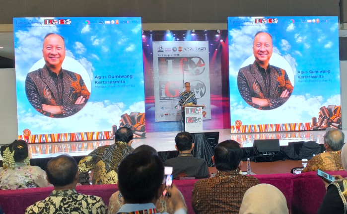 Ekspor Tumbuh, Investasi Melonjak: Menperin Targetkan Indonesia Jadi Pusat Industri Alas Kaki Global
