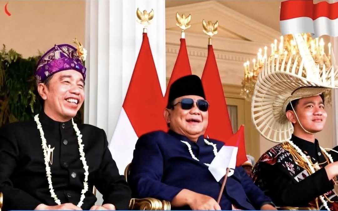 Bahagianya Prabowo Diapit Jokowi-Gibran, di Tengah Kesadaran Bersimpang Jalan