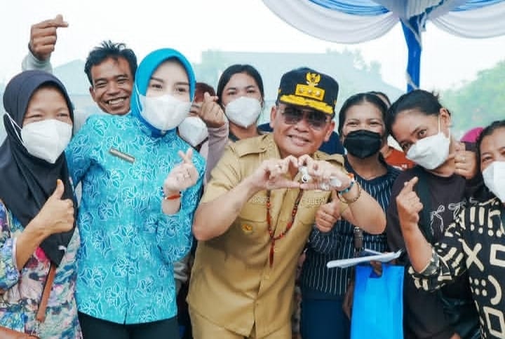 KHBS Tahap Kedua Disalurkan, Thisia Agustiar Dampingi Gubernur Kalteng