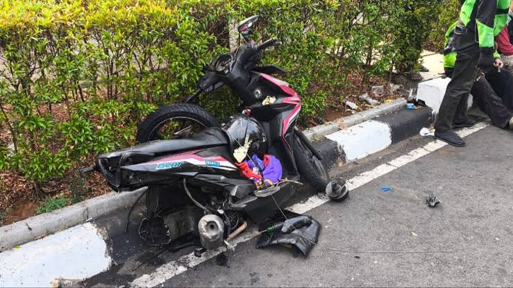 Tabrakan Moge dan Ojol di Jalan Asia Afrika Senayan Luka Tiga Orang