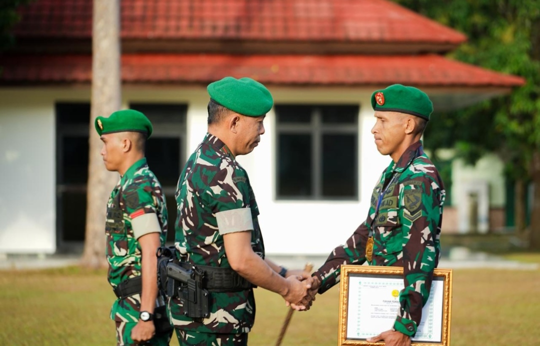 Raih Juara 1 OTTO KUYK Fun Run 7K, Serda Agustalis Harumkan Nama Rindam XV/Pattimura