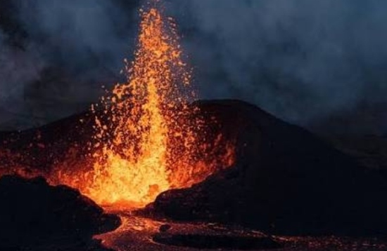 Anak Krakatau Kembali Erupsi, Pakar Ingatkan Warga Banten dan Lampung Tak Perlu Panik Tsunami