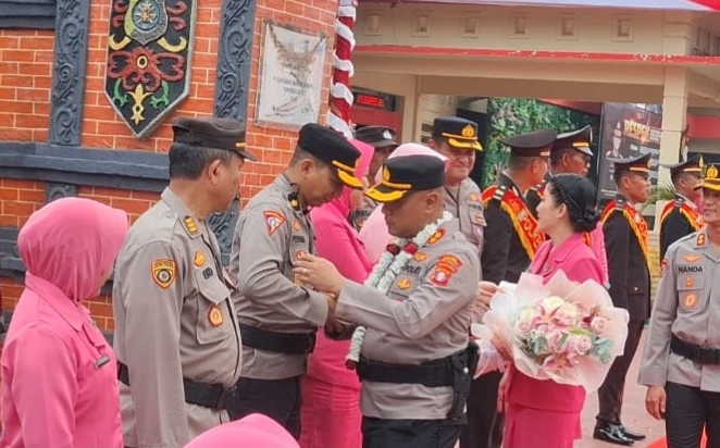 Bahagia dan Haru Warnai Farewell and Welcome Parade Kapolres Barito Utara