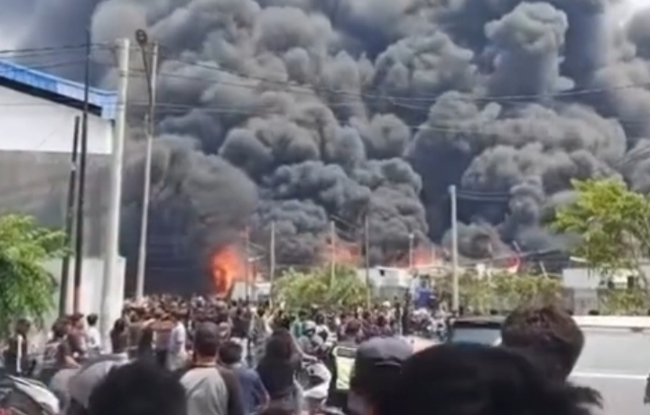 26 Gudang Terbakar di Tangerang Dekat Bandara Soetta, Penerbangan Tetap Normal
