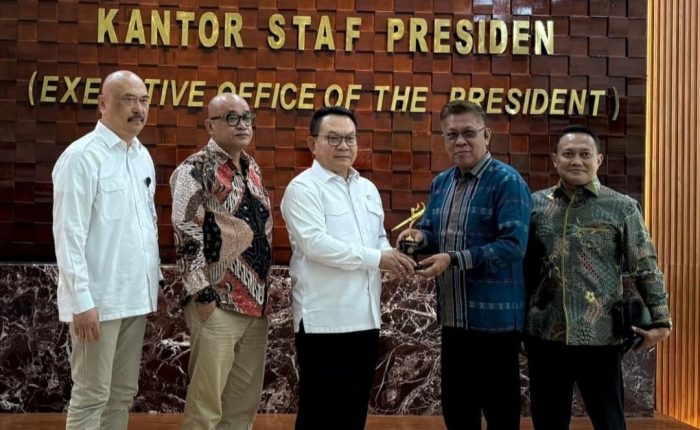 KSP Dudung Abdurachman Dianugerahi Penghargaan Pena Emas oleh Forum Pimred Multimedia Indonesia