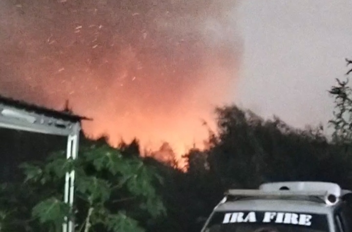 Kebakaran Lahan di Handil Bakti Mengarah ke Permukiman, Diduga Dipicu Bakar Sampah