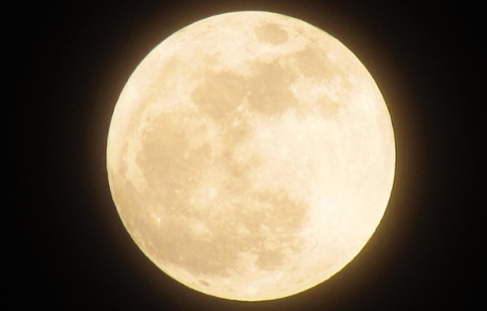 Masyarakat Antusias Sambut Fenomena Astronomi Harvest Moon di Akhir Pekan