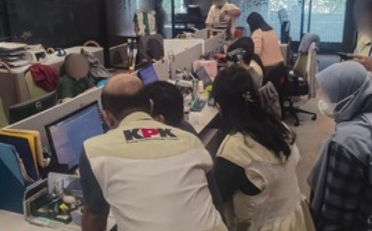 KPK Temukan Amplop Berisi Uang Saat Geledah Kantor BPN Mojokerto