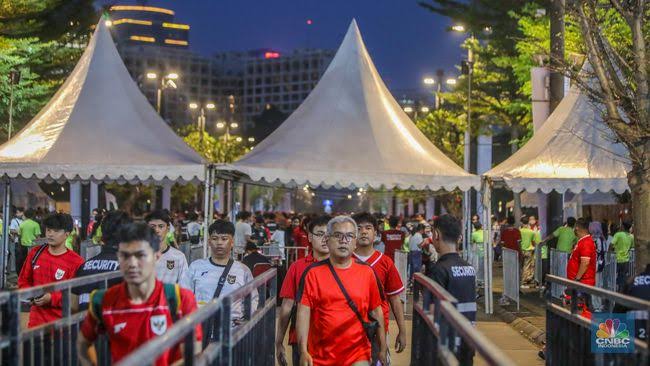 Lautan Suporter Padati SUGBK, Beri Dukungan Penuh untuk Timnas Indonesia