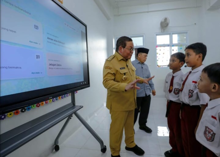 Gubernur Pramono Cek Hasil Rehabilitasi Total SDN Pekayon 05 dan SMPN 91 Jakarta