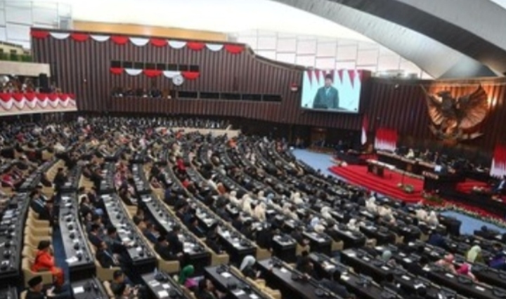 Setelah 23 Tahun, UU Pelindungan Ketenagakerjaan Resmi Disahkan DPR