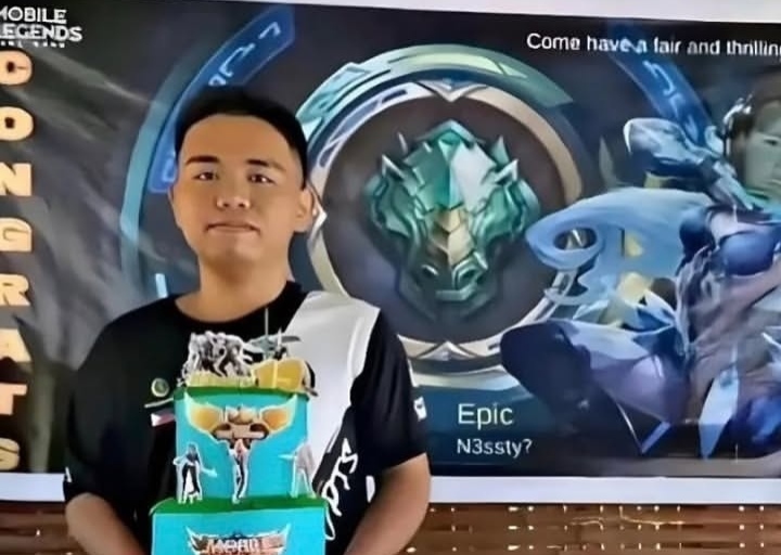 Player MLBB Myanmar Rayakan Rank Epic dengan Tumpengan Bareng Teman
