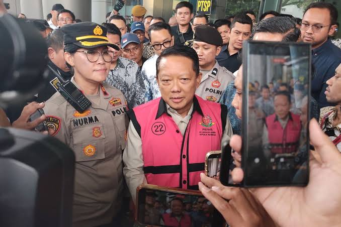 Skandal Pencucian Uang Rp354 Miliar Seret Mantan Jampidsus ke Meja Hijau