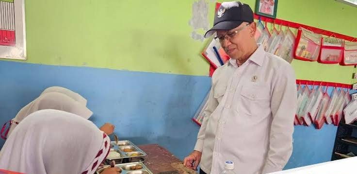 Tinjau Makan Gratis, Wamen Dikdasmen Ingatkan Sekolah Tak Tutup Mata Soal Bullying