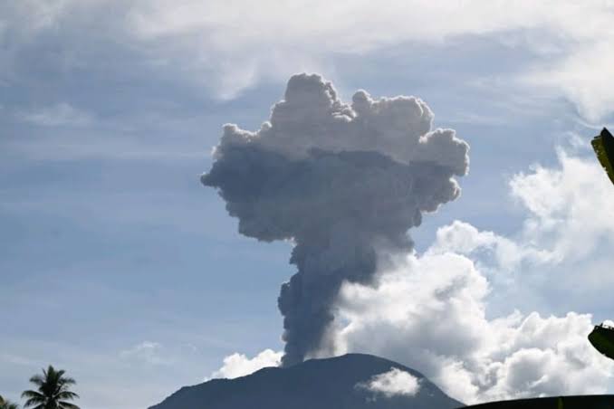 Halmahera Barat Waspada! Gunung Ibu Catat Seratus Lebih Gempa Erupsi Sehari