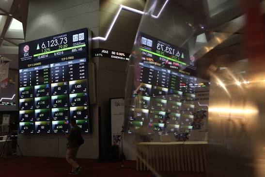 Sentimen Reshuffle Kabinet Picu Aksi Jual, IHSG Merosot 3,28 Persen dalam Sepekan
