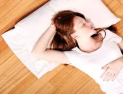 Waspada! Ini 7 Bahaya Jika Kamu Tidur di Lantai