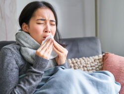 Tips Memilih Obat Batuk OTC yang Tepat, Panduan dari 2 Dokter Spesialis