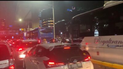 Puluhan Armada Bus Tak Bergerak di Jaksel, Pihak Tranjakarta Seakan Enggan Merespon