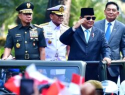 Presiden Prabowo Subianto Hadiri Upacara Penerimaan dan Penyerahan Memorandum Menteri Pertahanan RI