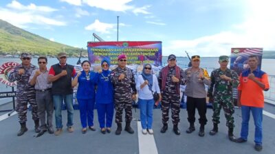 KRI Ahmad Yani-351 Tiba di Flores Timur, Salurkan Bantuan Korban Erupsi Gunung Lewotobi