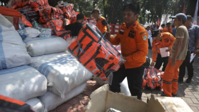 Perkuat Mitigasi Bencana, BPBD DKI Jakarta Kirim Ribuan Perlengkapan Penanggulangan Bencana ke Kepulauan Seribu