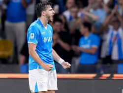 Dua Klub Papan Atas Liga Inggris Bersaing dengan PSG untuk Mendapatkan Khvicha Kvaratskhelia