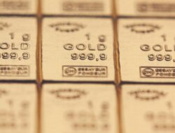 Harga Emas Dunia Melemah Tajam