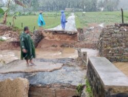 Dua Jembatan Putus Akibat Banjir dan Longsor di Trenggalek